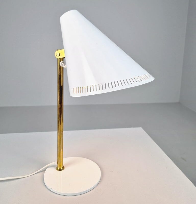 Paavo Tynell Table Lamp Model H5-7 in White and Brass, Idman 1960s