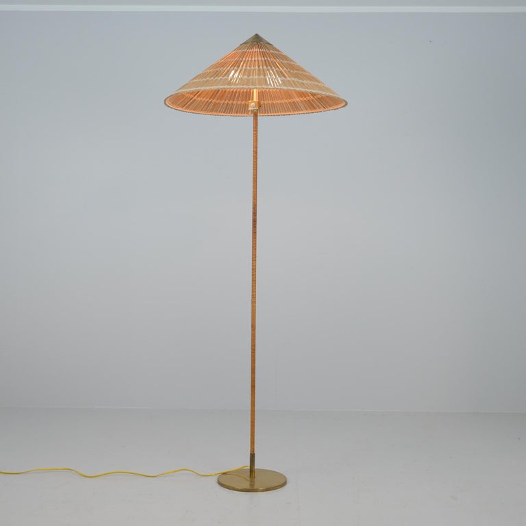 Paavo Tynell Chinese Hat Floor Lamp 9602, Brass & Rattan, Taito 1940s