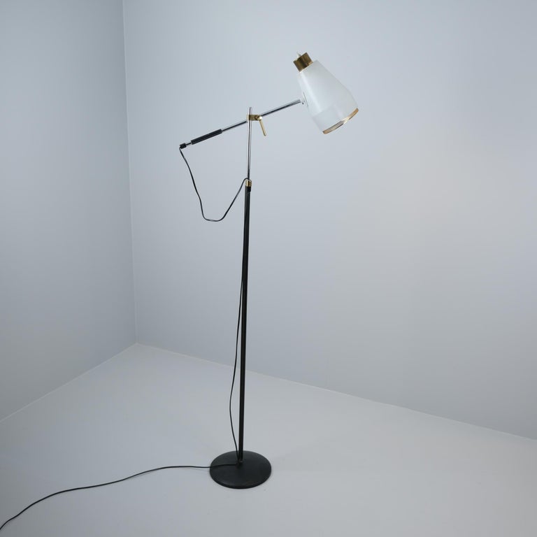 Viljo Hirvonen Floor Lamp H801 in Leather, Brass & Metal, Valaistustyö
