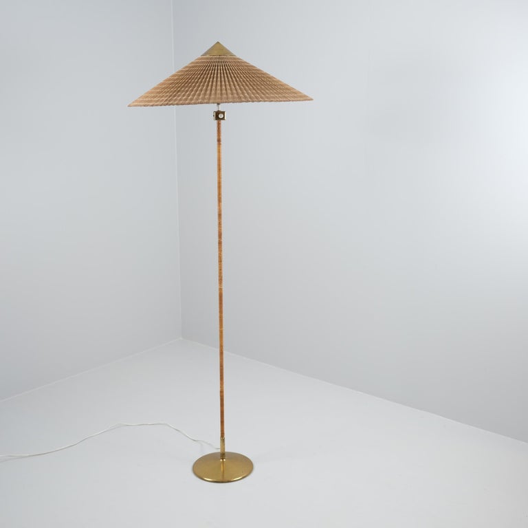 Paavo Tynell "Trumpet" Chinese Hat Floor Lamp 9602 Brass & Rattan, Taito