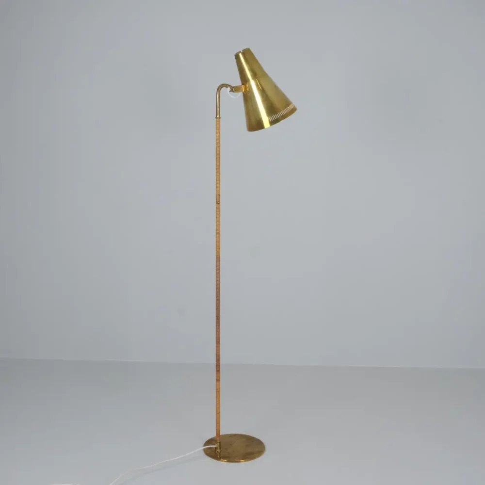 Paavo Tynell Floor Lamp Model K10-9 '9628' in Brass and Rattan, Idman