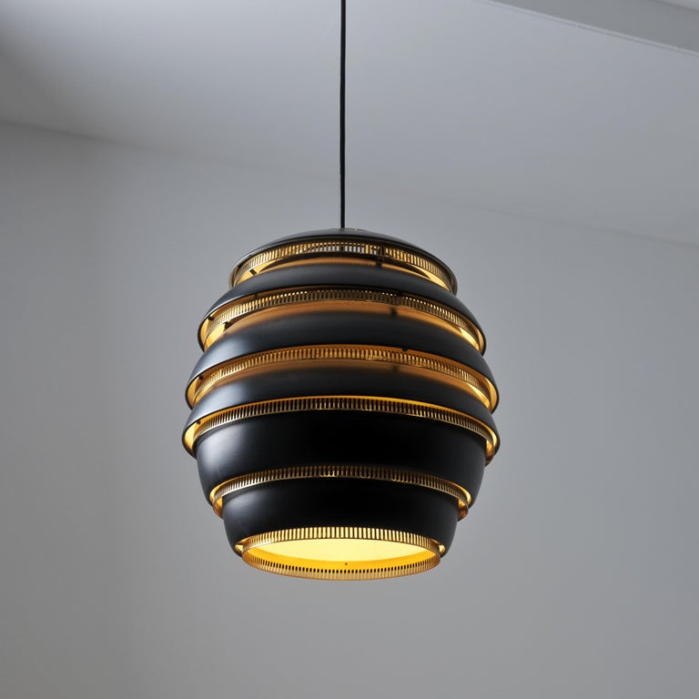 Alvar Aalto A332 Beehive Pendant in Brass & Black Valaistustyö, Finland 1950s