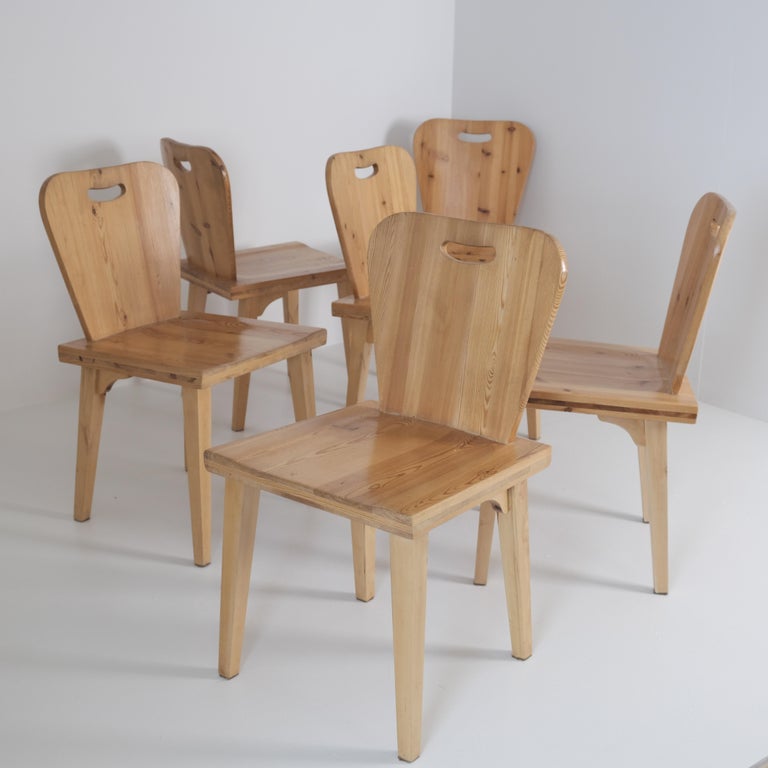 Set of Six Mid-Century Modern Rustic Pine Chairs, Finland 1950s